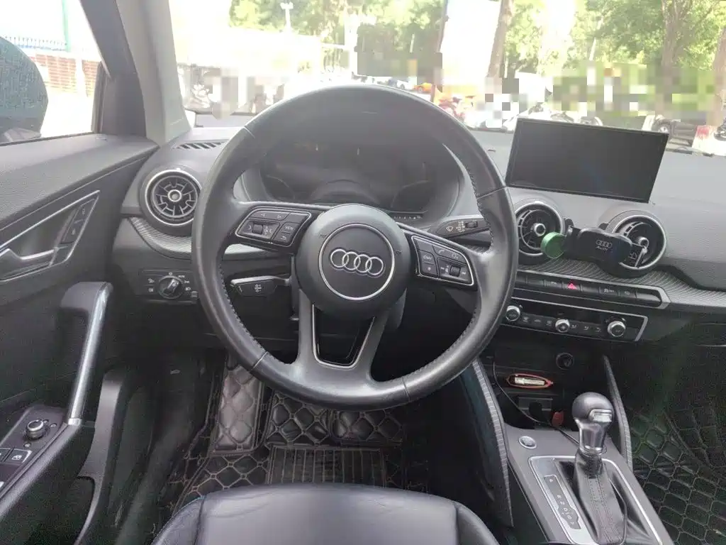 Audi Q2L e-tron — миниатюра 3