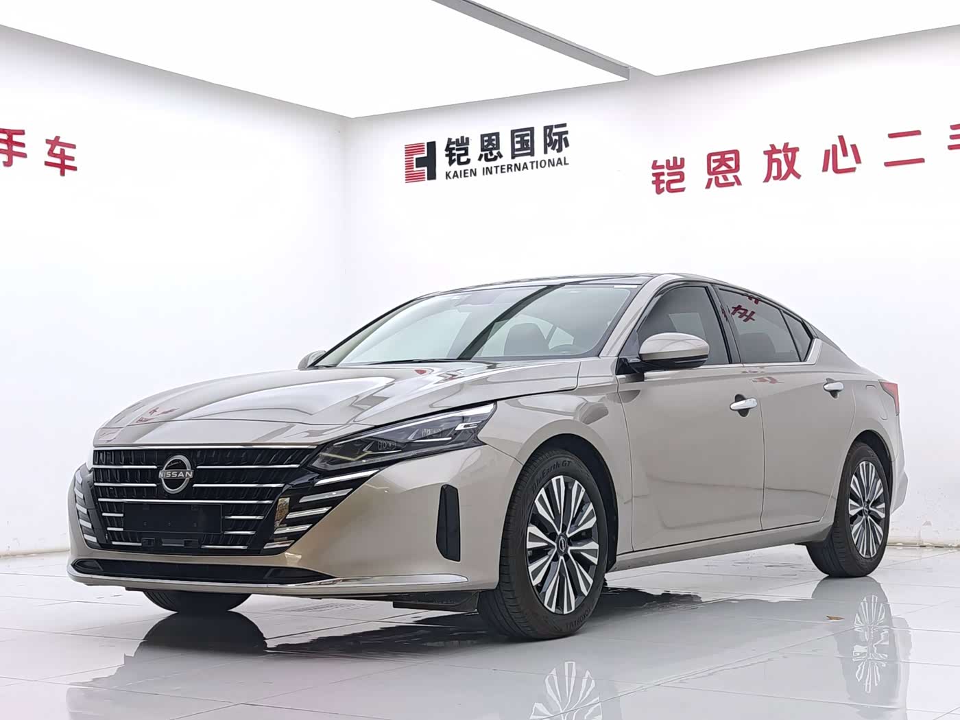 Nissan Teana 2.0 л 2023 г. шампань/коричневый, пробег 12000 км