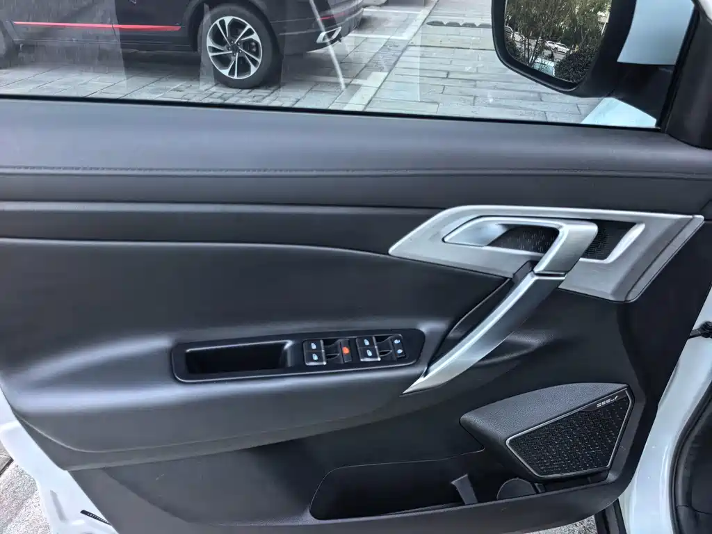 Geely Boyue — миниатюра 10