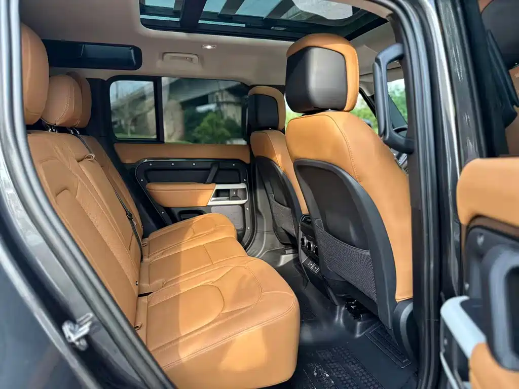 Land Rover Defender 2024 — фото 10