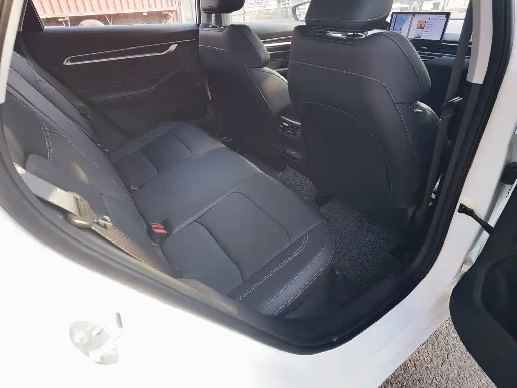 Geely Emgrand — миниатюра 10