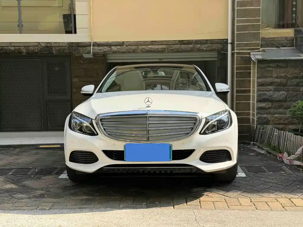 Mercedes-Benz C-Class — миниатюра 2