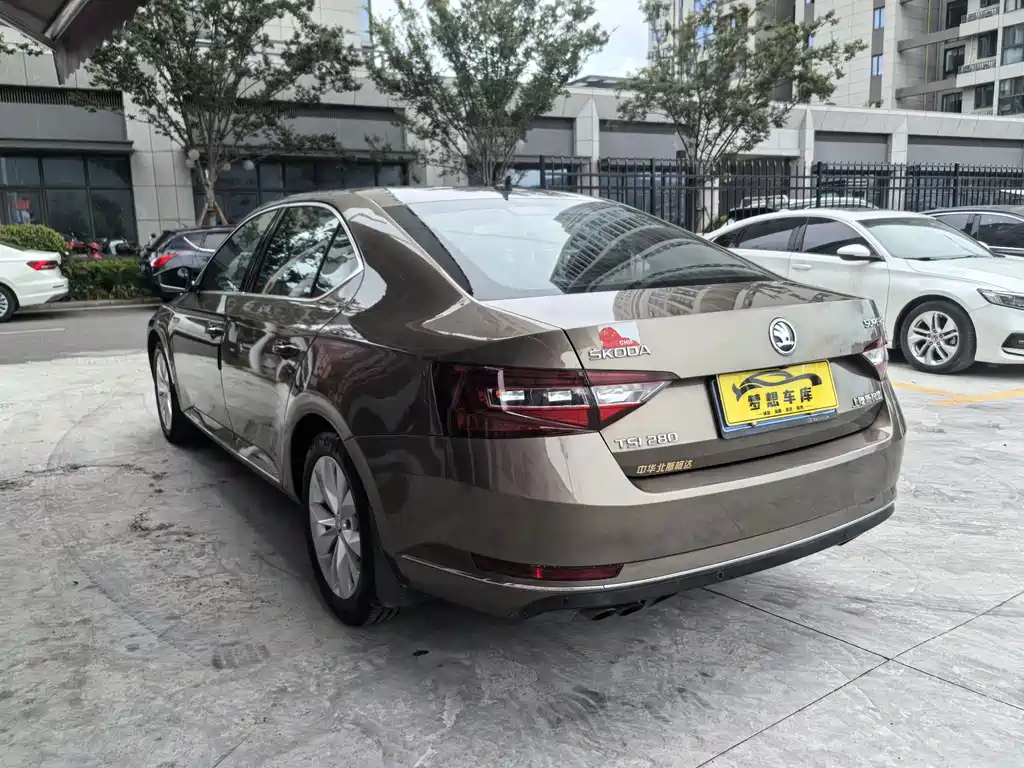 Skoda Superb — миниатюра 4