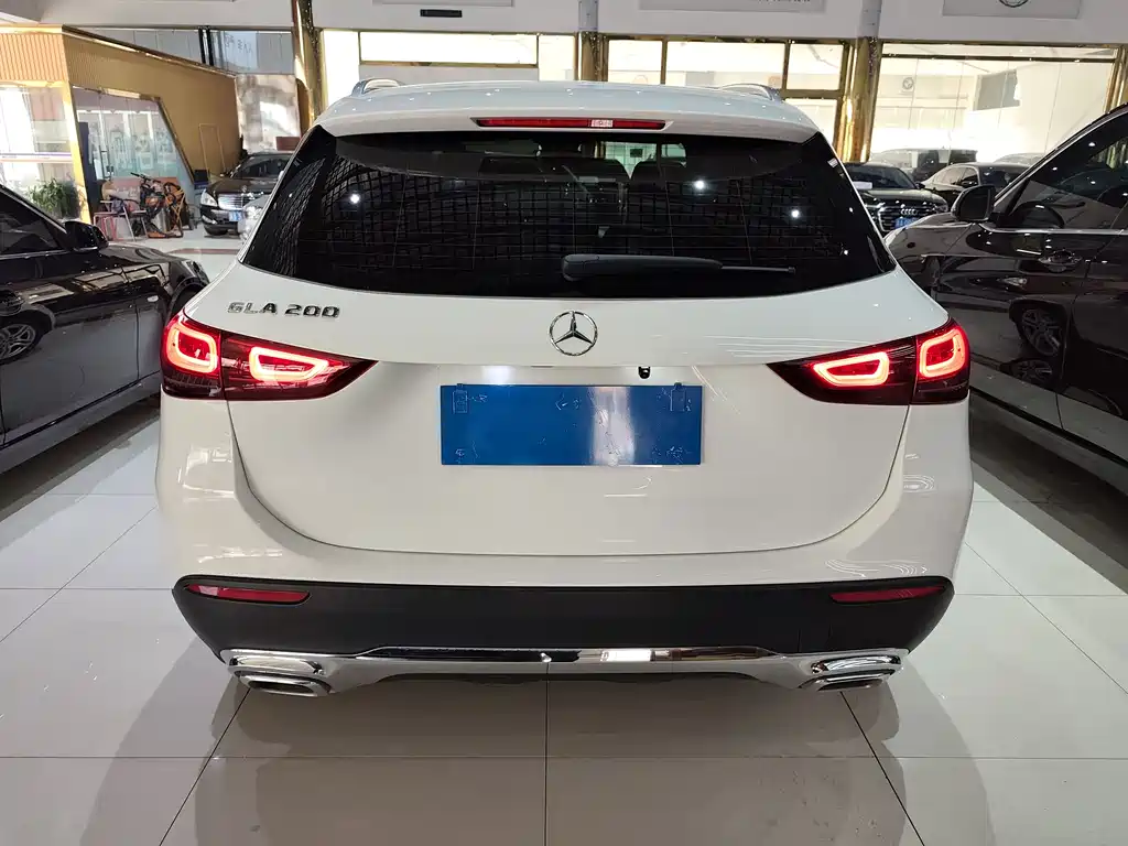 MERCEDES-BENZ GLA
