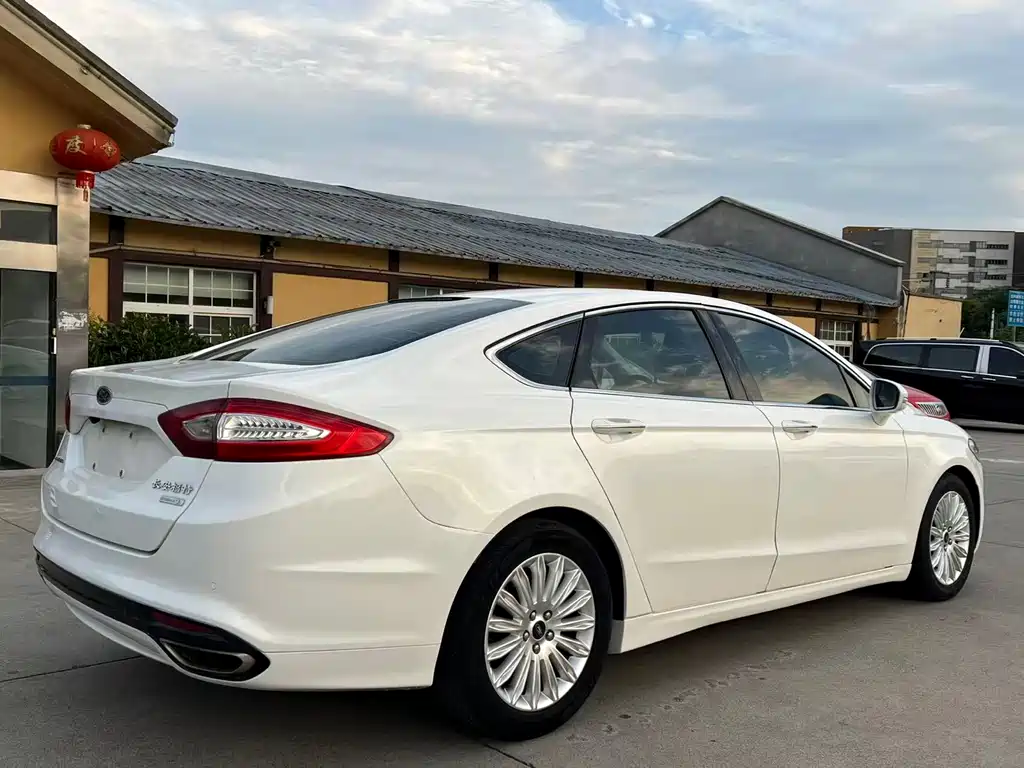 Ford Mondeo 2013 2.0L GTDi200 Fashion