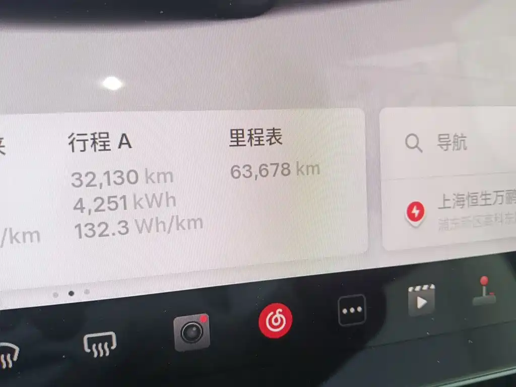 Tesla Model Y — миниатюра 8