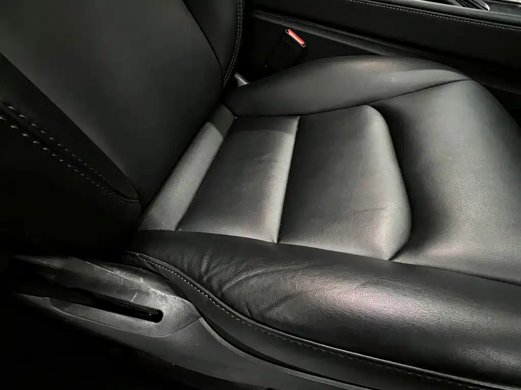 Tesla Model Y — миниатюра 15