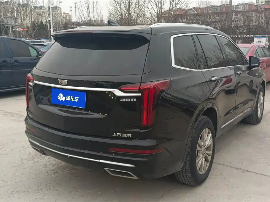 CADILLAC XT6