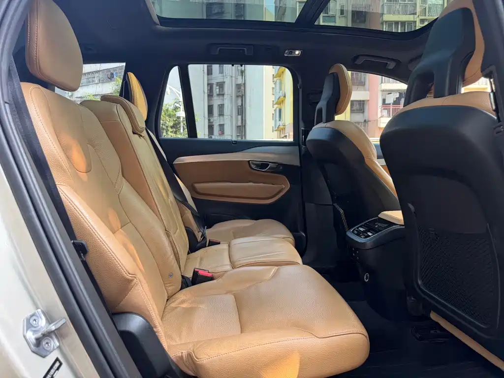Volvo XC90 — миниатюра 9