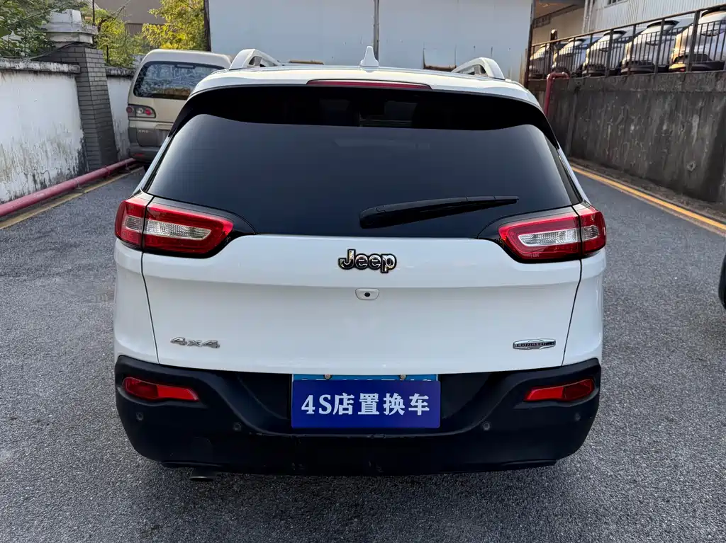 Jeep Cherokee (Import) — миниатюра 6