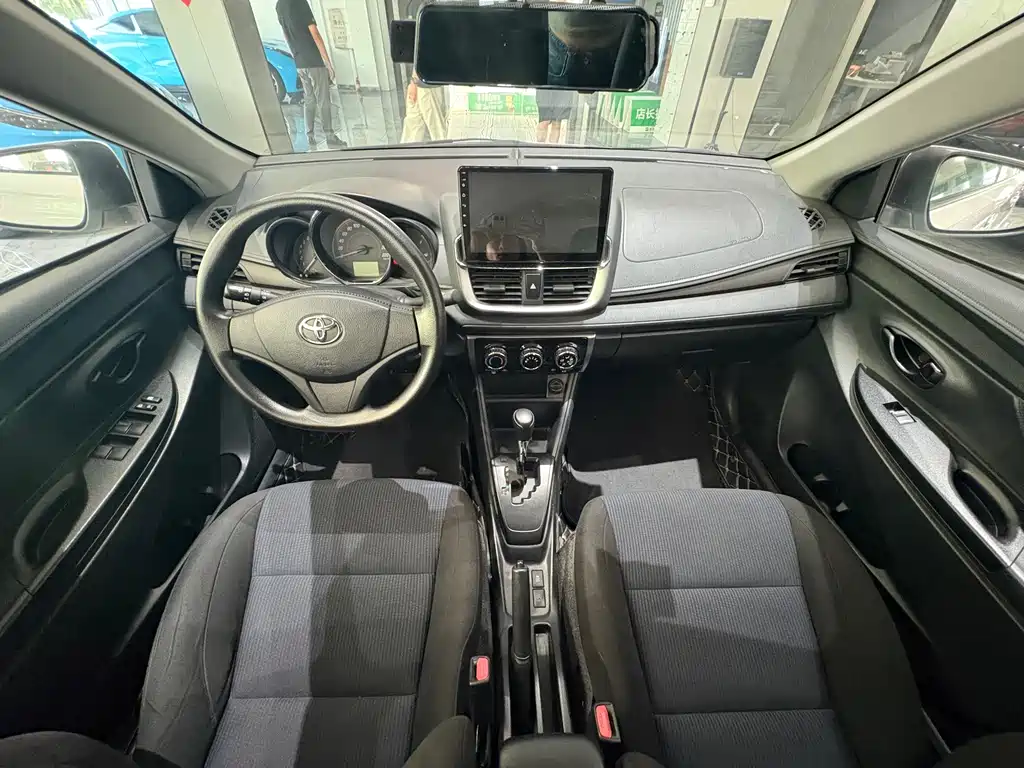 Toyota Yaris L — миниатюра 6