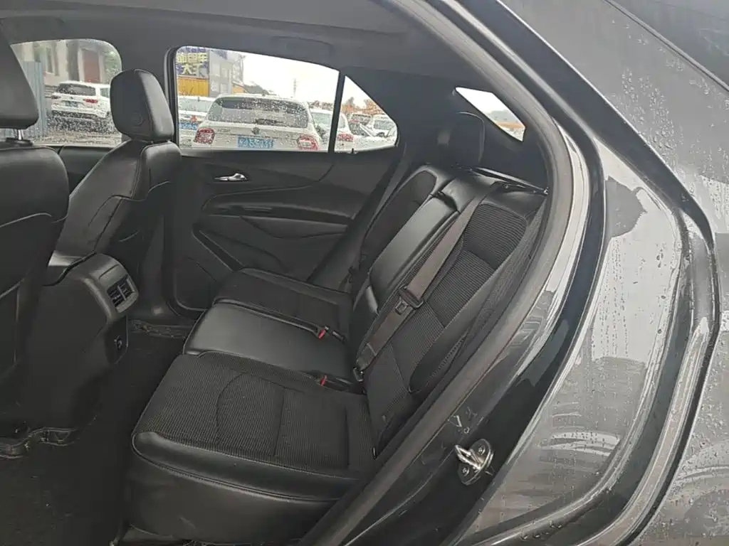 Chevrolet Equinox — миниатюра 17