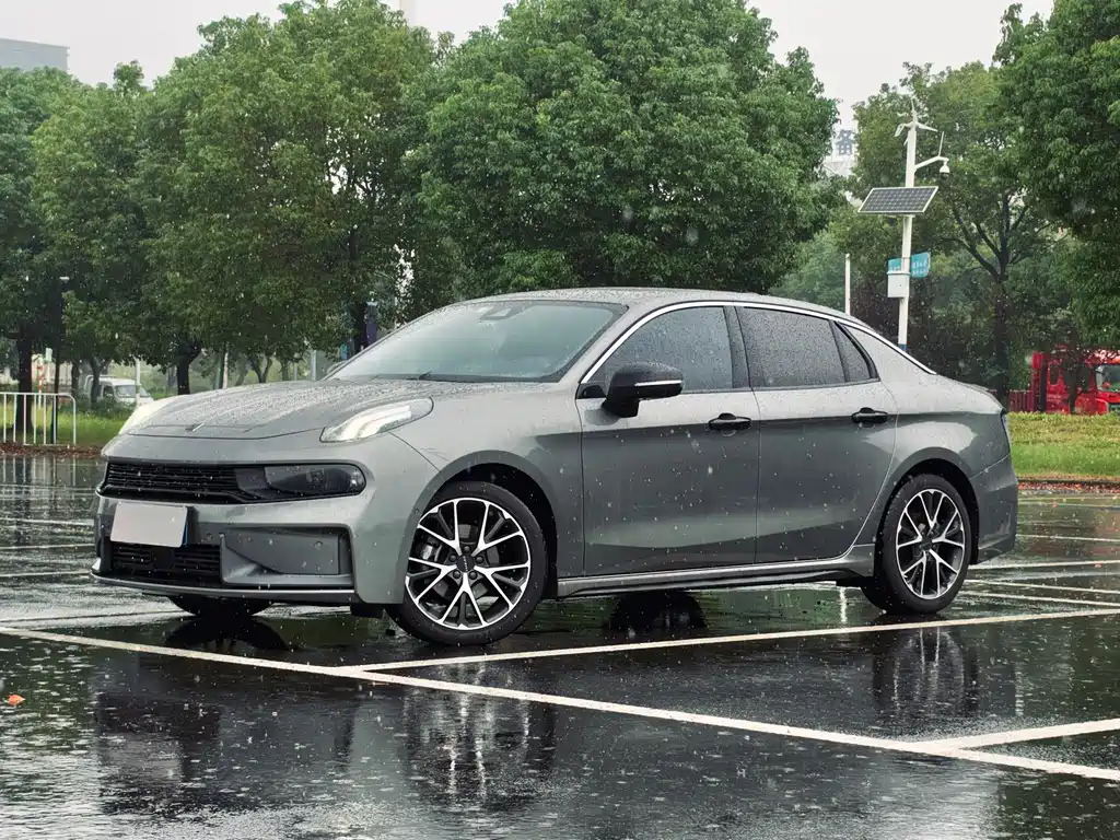 Lynk & Co 03