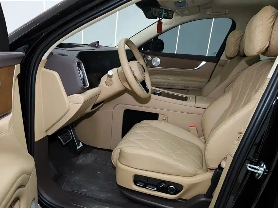 AITO ASK THE WORLD M9