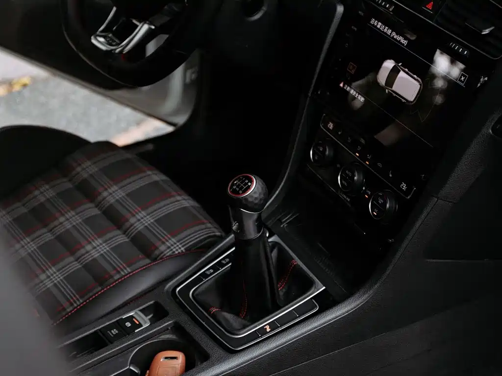 Volkswagen Golf GTI — миниатюра 8