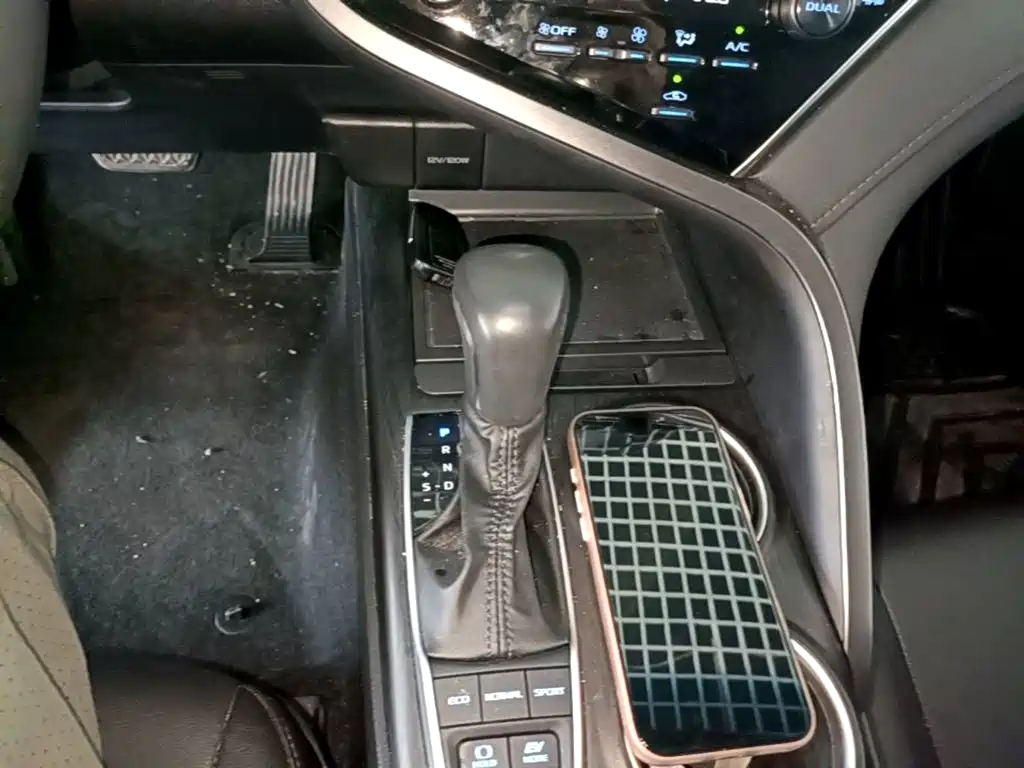 Toyota Camry — миниатюра 14