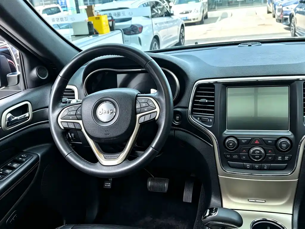 Jeep Grand Cherokee (Import) — миниатюра 9
