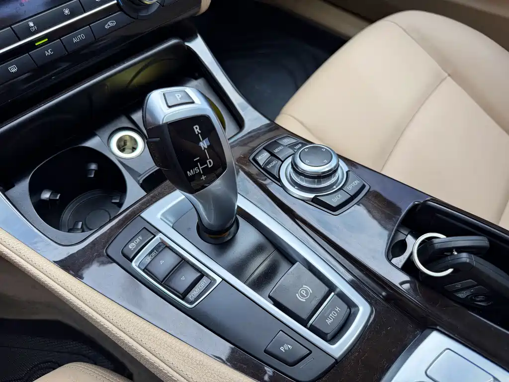 BMW 5 Series — миниатюра 19