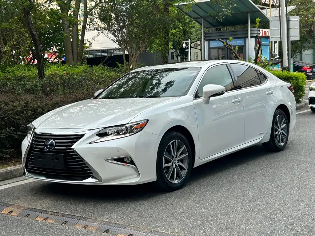 Lexus ES 2015 300h Comfort Edition