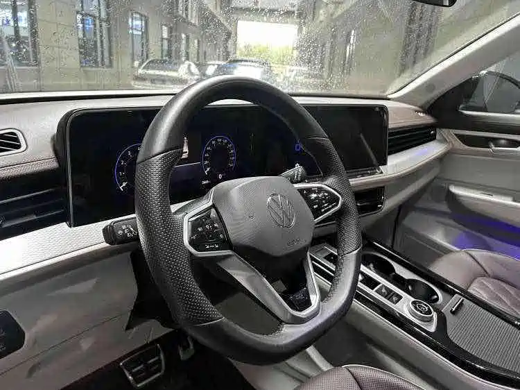Volkswagen Tavendor 2023 380TSI R-Line