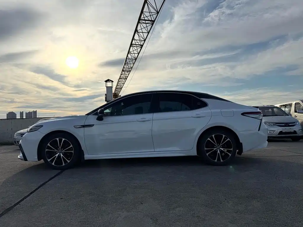 Toyota Camry — миниатюра 17