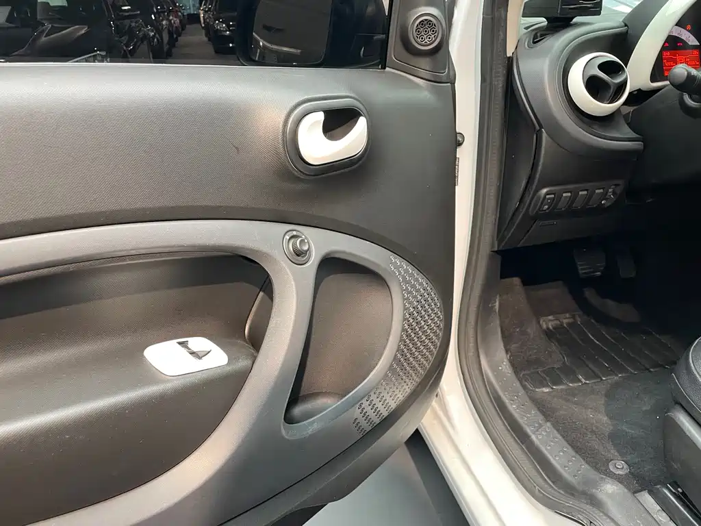 smart Smart Fortwo — миниатюра 10