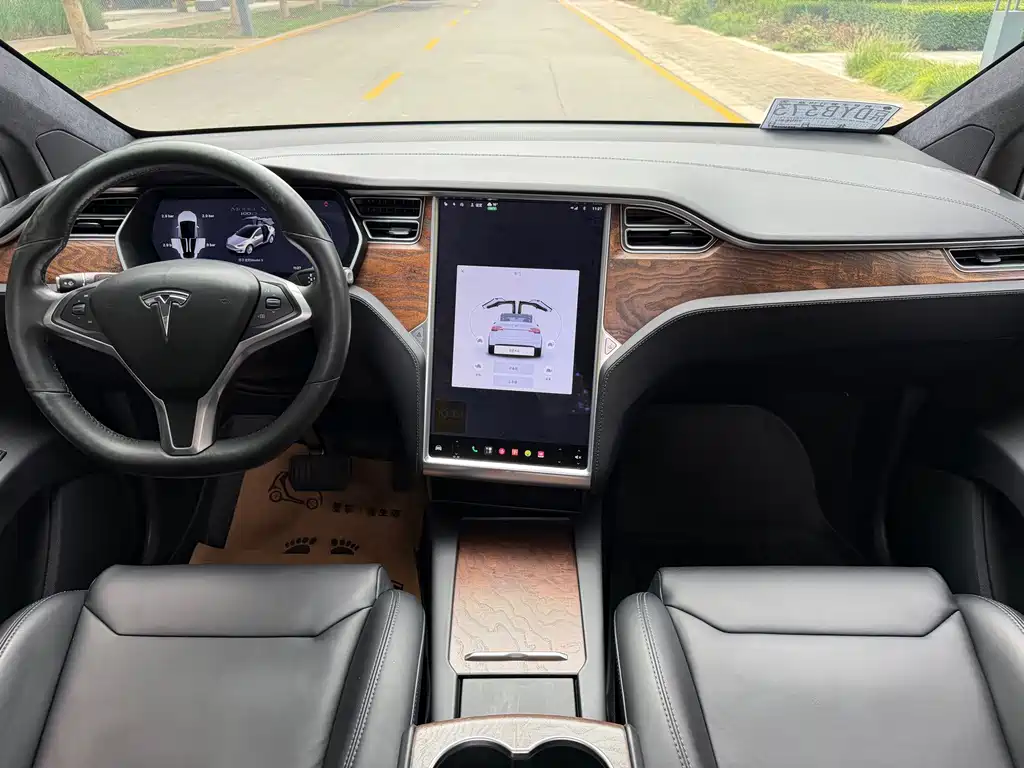 Tesla Model X — миниатюра 16