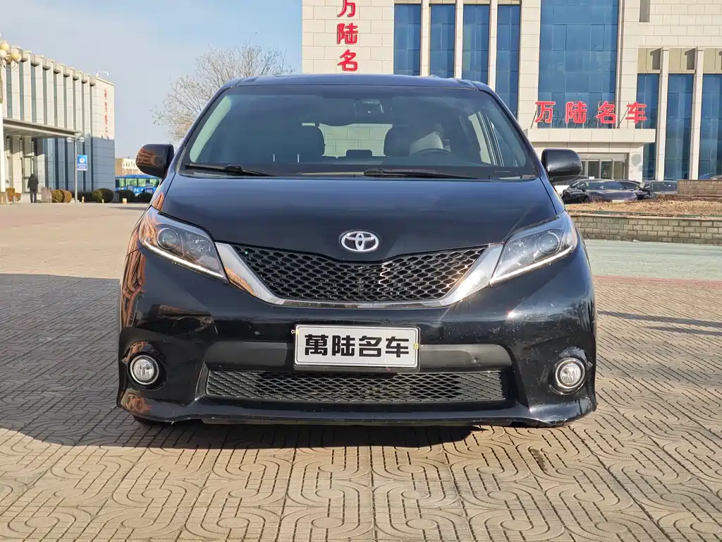 TOYOTA SIENNA