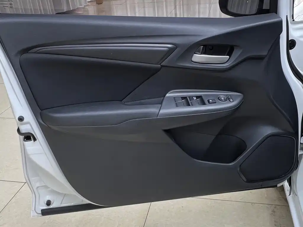Honda Fit — миниатюра 8