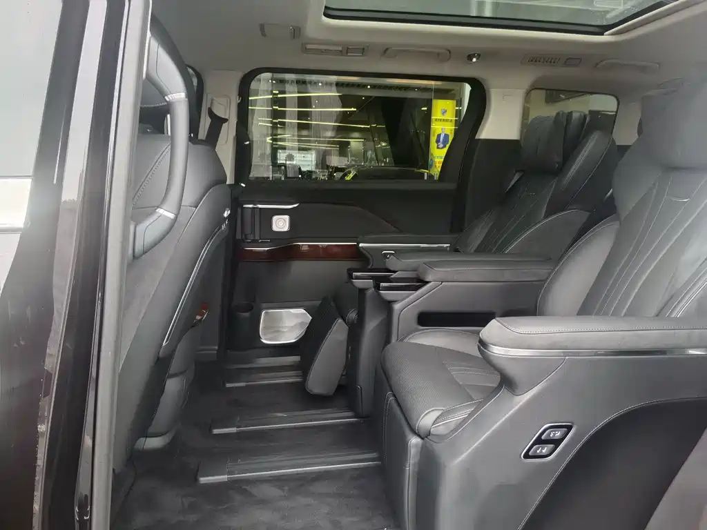 Hongqi HQ9 PHEV 2024 2.0T Luxury