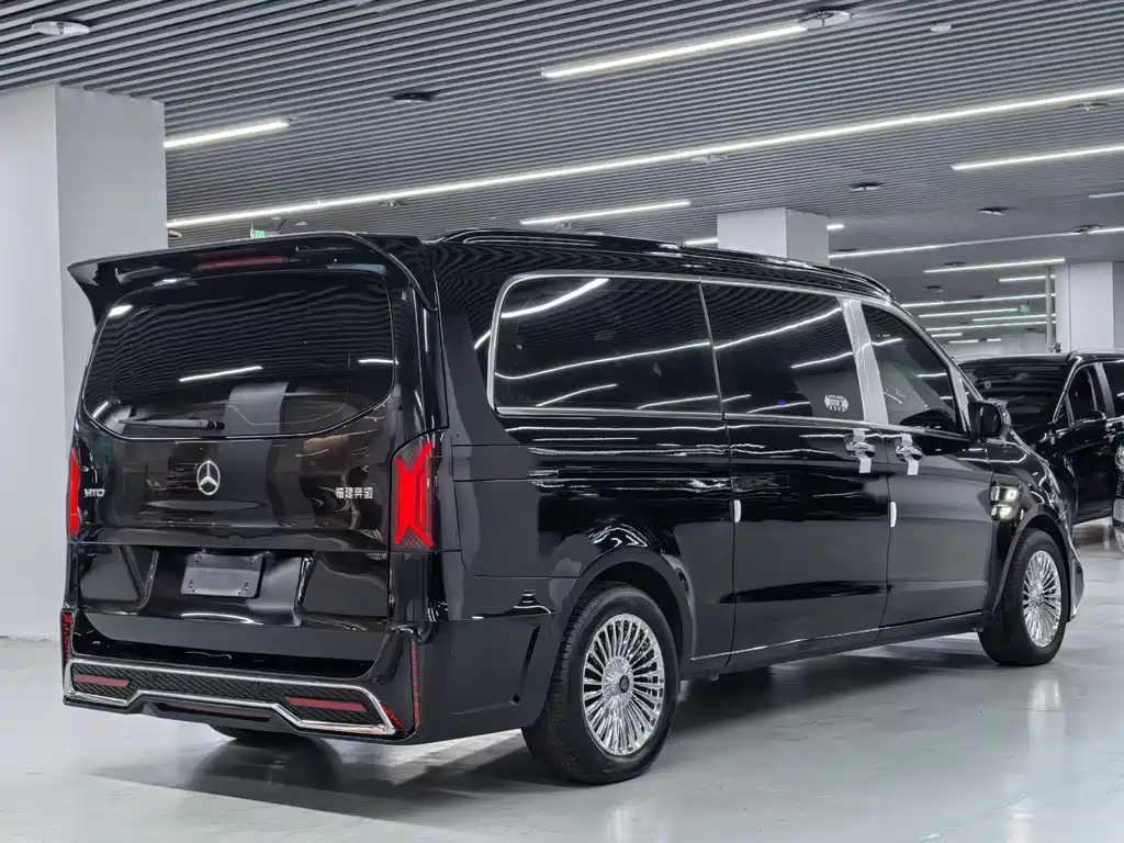 Mercedes-Benz Vito 2023 2.0T Elite 7 мест