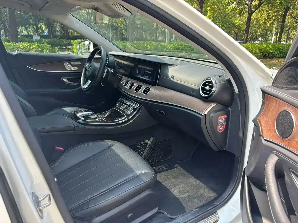 Mercedes-Benz E-Class — миниатюра 4