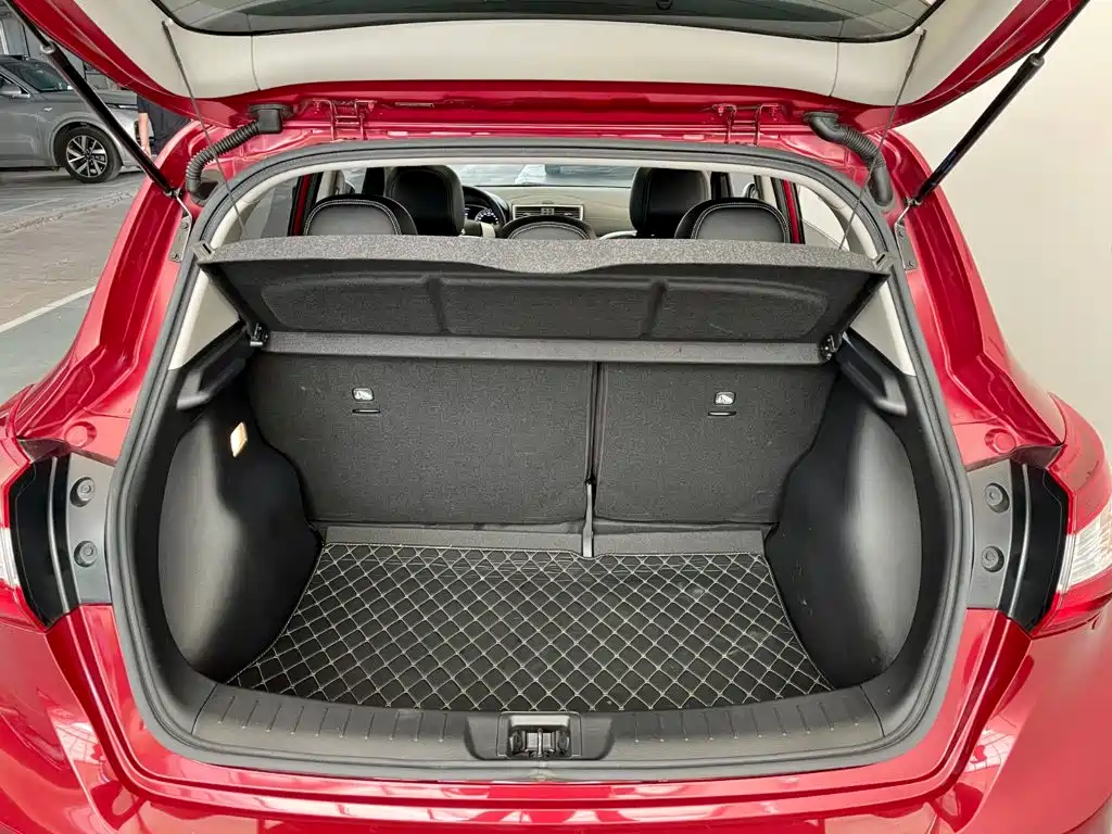 Nissan Tiida — миниатюра 15