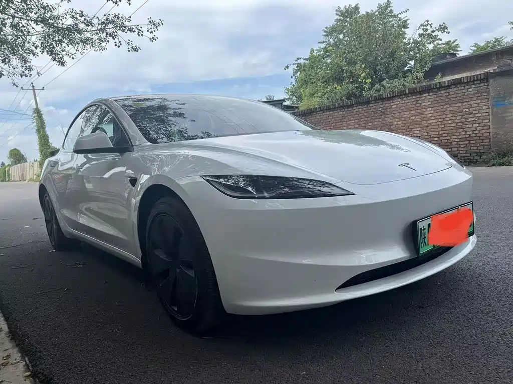 Tesla Model 3 — миниатюра 2