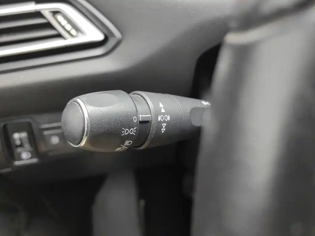 Peugeot 308 — миниатюра 21