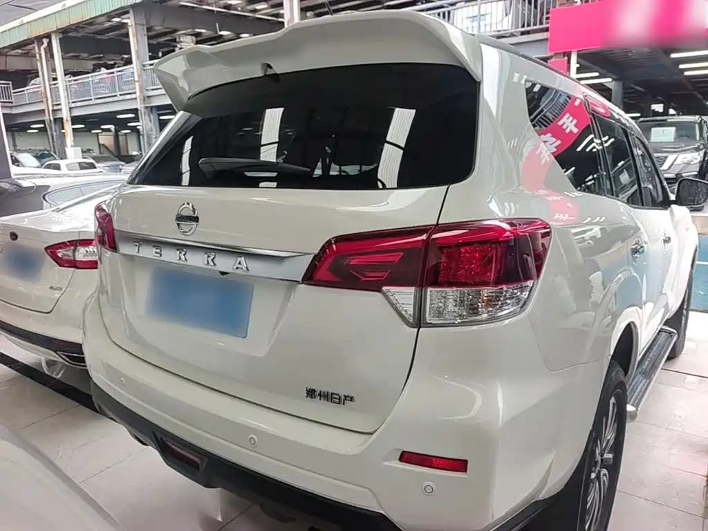 Nissan Terra — миниатюра 6