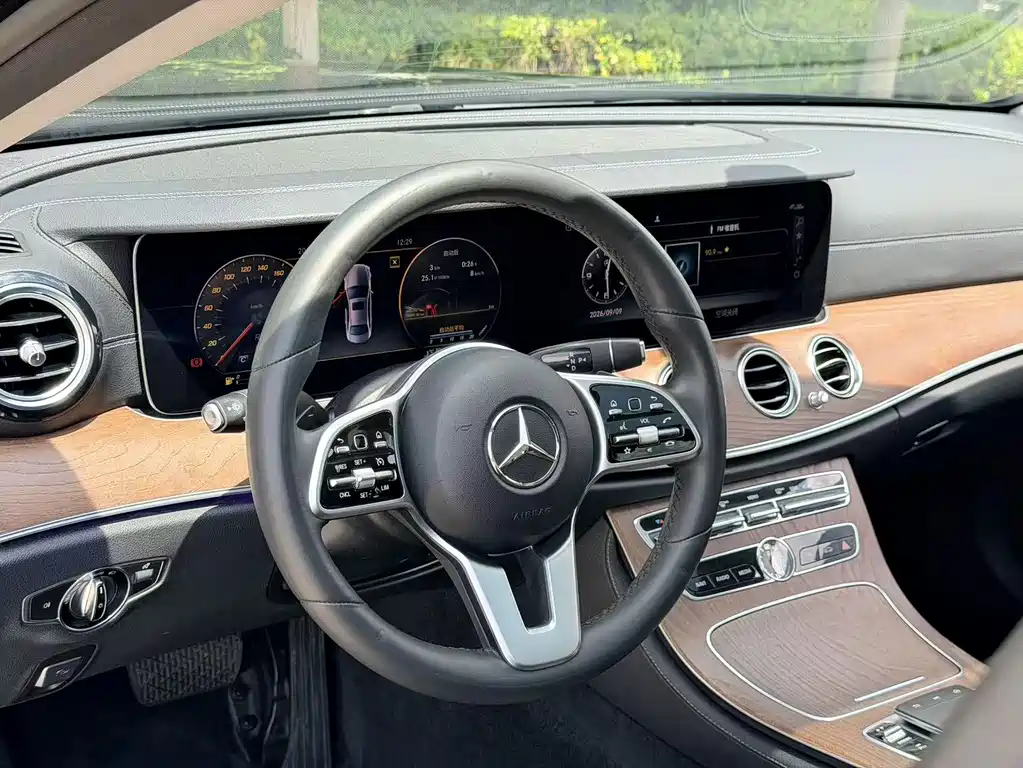 Mercedes-Benz E-Class — миниатюра 14