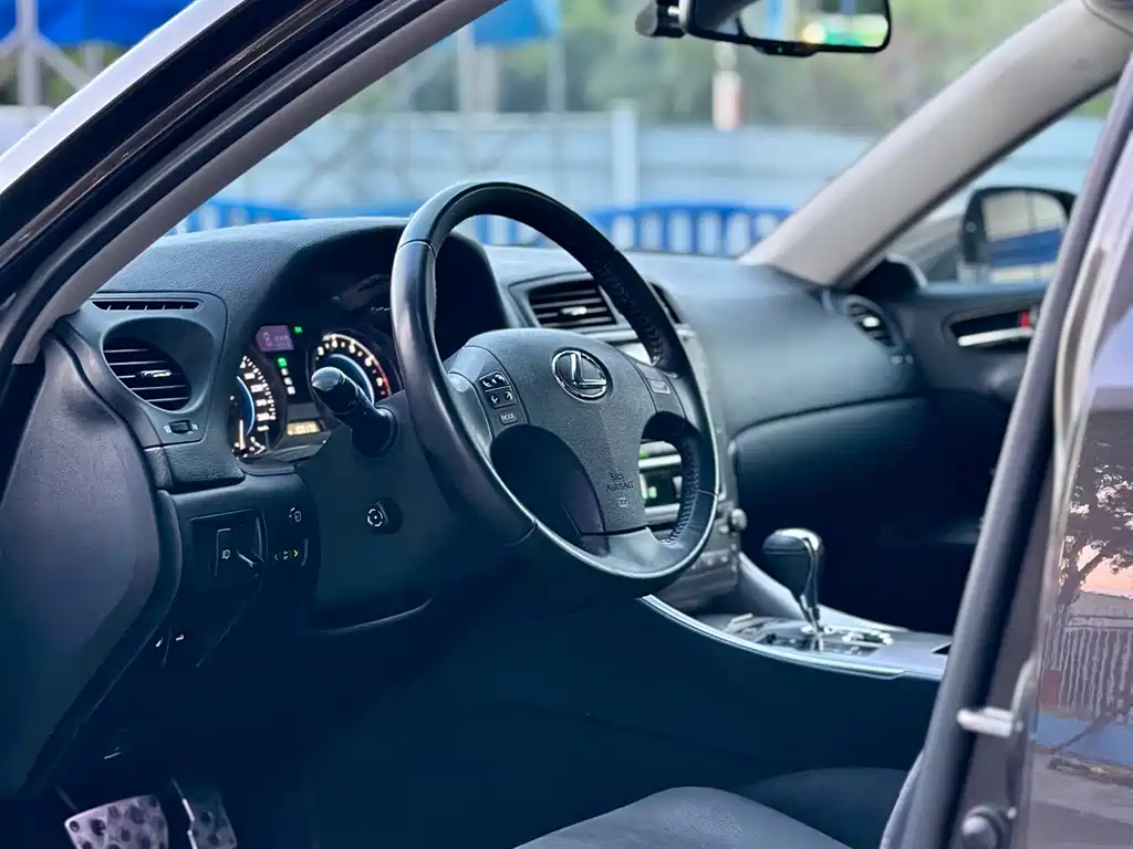 Lexus IS — миниатюра 6