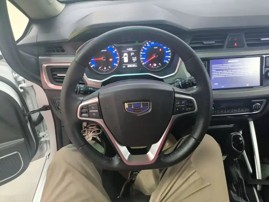 Geely Vision X3 — миниатюра 11