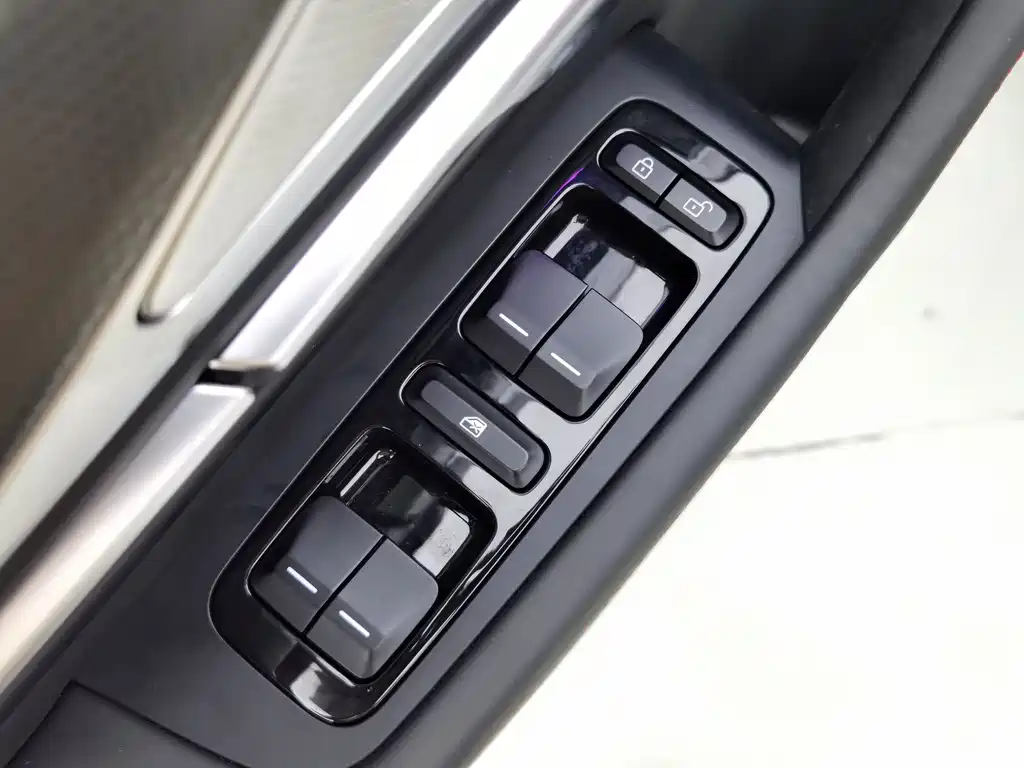 XPeng P7 — миниатюра 11