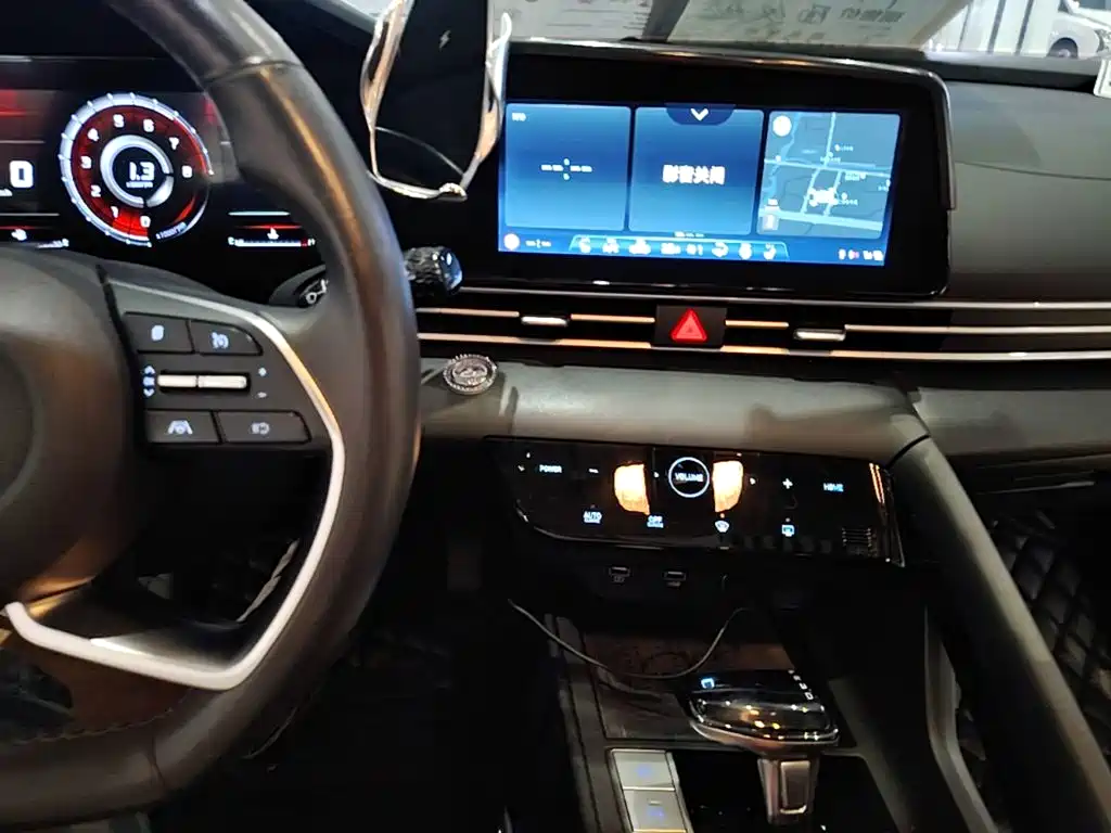 Hyundai Elantra — миниатюра 6