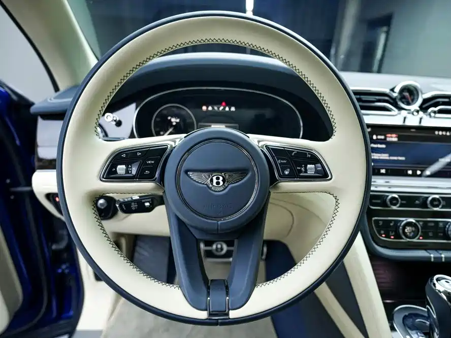 Bentley Bentayga — миниатюра 17