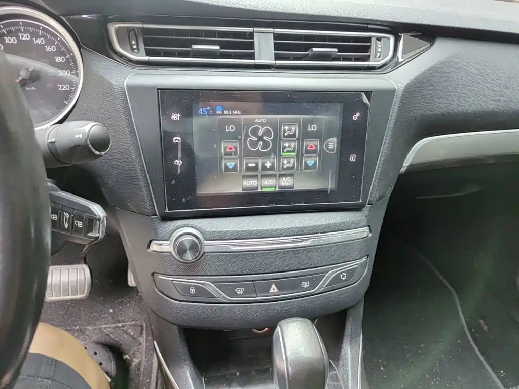Peugeot 408 — миниатюра 13