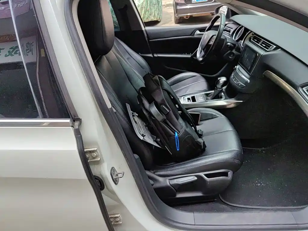 Peugeot 408 — миниатюра 25