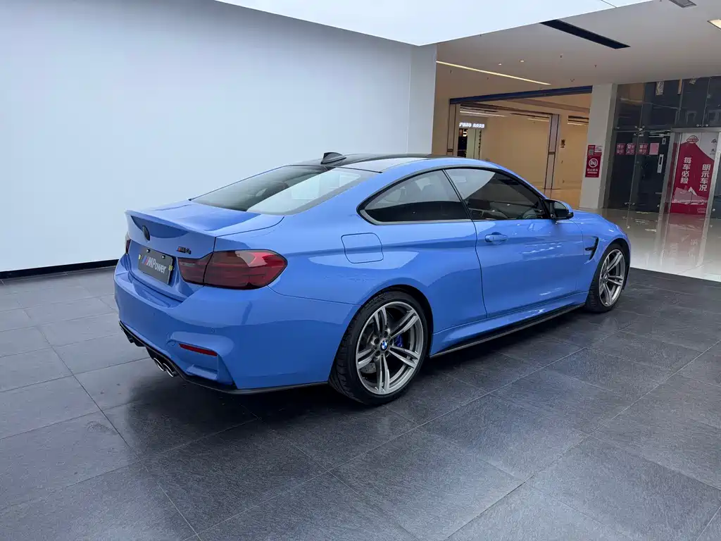 BMW M4 — миниатюра 10
