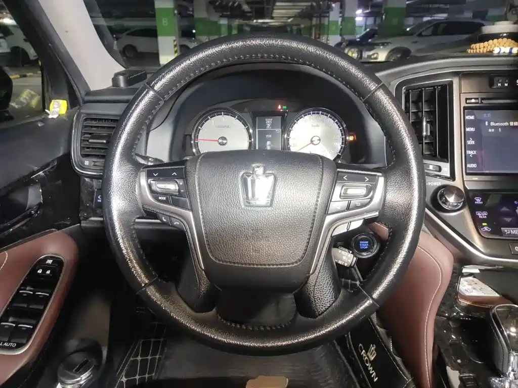 Toyota Crown — миниатюра 11