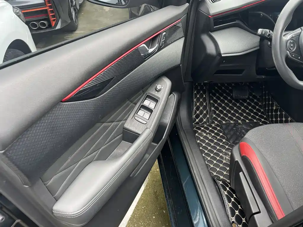 DONGFENG YI HYUN MAX