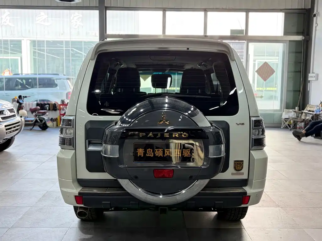 Mitsubishi Pajero (Import) — миниатюра 4
