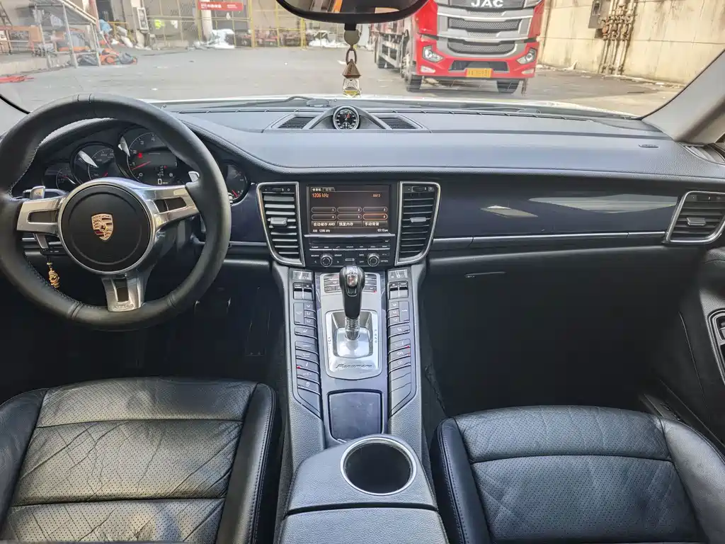 Porsche Panamera — миниатюра 6