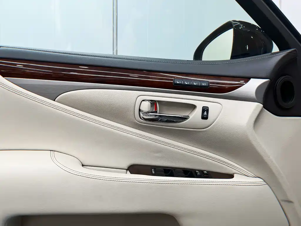 Lexus LS 460L 4WD Premium Edition, фото 18